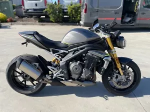 TRIUMPH SPEED TRIPLE 1200 RS 1200RS 03/2021MDL 15887KM STAT PROJECT MAKE N OFFER - Picture 1 of 13