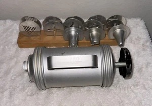 Vintage MIRRO Cookie Pastry Press 10 Discs 3 pastry tips - Picture 1 of 6