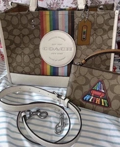 Coach Dempsey Tote 22 Crossbody Handtasche Pride Collection Patch & Purse CJ578 - Bild 1 von 10
