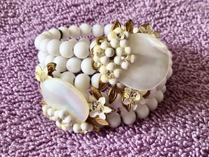 VINTAGE 1930 MIRIAM HASKELL WHITE GLASS BEADS & CLEAR RHINESTONES WRAP BRACELET - Picture 1 of 2