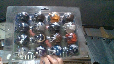 Juego de mini banderines de la NFL 4" X 9" para la temporada 2015 con juego de casco ASIS Foto 1 de 4