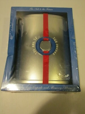 Nuevo álbum The Arc to the Future: A Family Time Capsule and Memory Foto 1 de 3