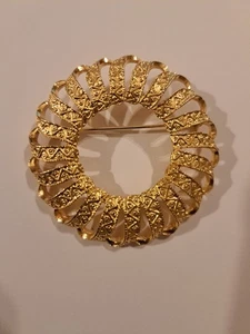Broche broche corona círculo geométrico vintage tono dorado disfraz joyería patrimonial - Imagen 1 de 10