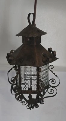 Lámpara colgante vintage ornamentada pergamino gótico brutalista latón lata México funciona Foto 1 de 4