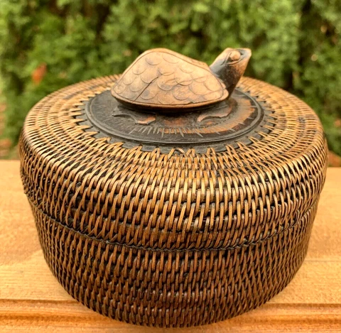 Vintage Handcrafted Woven Natural Fiber Basket w/ Lid Carved Wood Turtle Handle Cover