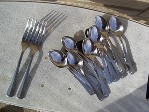 Walco Korea Stainless Flatware OLD TOWNE 16 TEASPOONS + 2 DINNER FORKS NICE - Picture 1 of 4