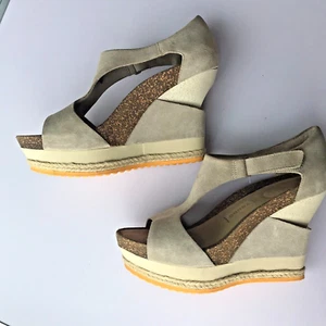 TSUBO Womens Isara Sandal Size 8.5 Beige T-Strap Y2K Sculptural Wedge Platform - Picture 1 of 10