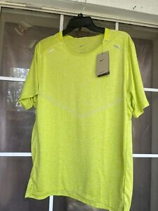 Neuf avec étiquettes Nike Reflective Running T-Shirt homme Breathe Rise 365 CZ9184-308 taille M