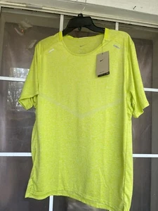 NWT Men's Nike Reflective Running T-Shirt Breathe Rise 365 CZ9184-308 Sz M - Picture 1 of 5