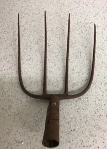 Antique 4 Tine Iron Pitch Fork Hay Head Connecticut Barn Find~Farmhouse Decor - Picture 1 of 6