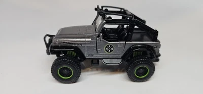 Maisto Jeep Wrangler Rubicon White 1/35 New Loose Excellent See Pics - Image 1 of 4