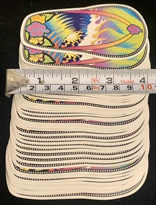 Mazzo in miniatura di carte da gioco a tema hawaiano a forma di sandalo nuovo 4x2,25"" con custodia - Foto 1 di 8