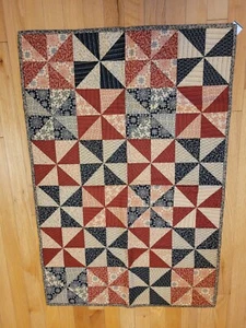 Quilted Wall Hanging Fall Autumn Multicolor Black Red Tan Pinwheel Pattern - Picture 1 of 3