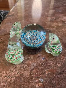 Art Glass Figurines Paperweights 3 Frogs And A Globe Underwater Seen - Picture 1 of 17