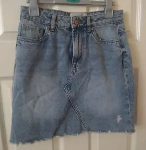 Denim Minirock Gr. 8 Neu Look Top Zustand - hochtaillierter Distressed Look - Bild 1 von 4