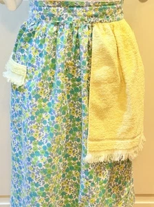 Medio delantal vintage hecho a mano de los años 50 para adultos con bolsillo y toalla de mano cosida - Imagen 1 de 4