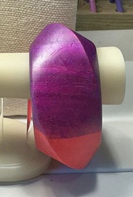 Moda Pulsera Ancha Madera Moderna Fucsia y Púrpura Grueso Brazalete Lote 63B Foto 1 de 3