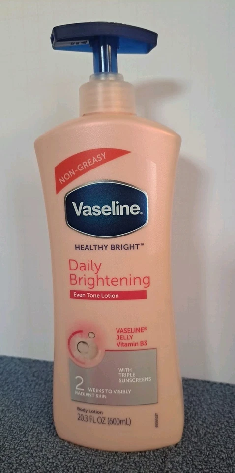 Vaselina Saludable Brillante Diario Iluminador Loción Tono Uniforme, 600 ml Foto 1 de 3