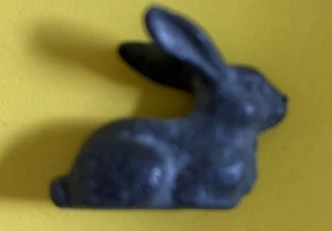 Pewter rabbit one and a half inch long vintage - Picture 1 of 2