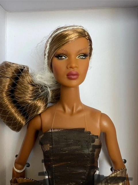 Nuevo MUÑECA DESNUDA INTEGRIDAD JUGUETES NU.FACE Óptica DORADA Nadja Rimas JASON WU Foto 1 de 1