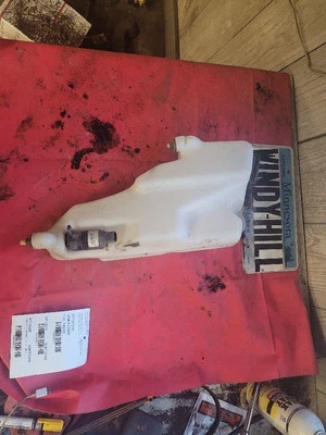 1995 S10 Wash Reservoir Without Rear Wiper Fits 95-05 BLAZER S10/JIMMY S15  - Image 1 of 4