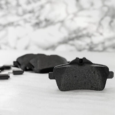 Mercedes CLA45 GLA45 SLC43 SLK55 AMG Juego de pastillas traseras OEM 2014-2020 Original genuino Foto 1 de 4