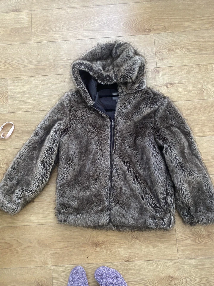 abrigo de piel sintética pequeño Foto 1 de 1