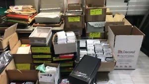 1.000.000 FRANCOBOLLI LOTTI DA 100 PEZZI - Foto 1 di 1