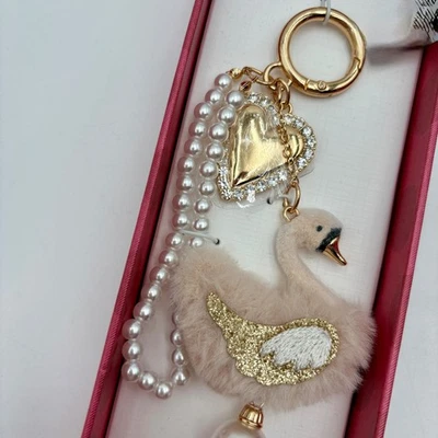 Piper K Swan Bolso Dije Llavero Rosa Perla Dorado Corazón Estrás Nuevo Foto 1 de 4