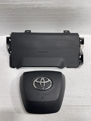 2021 2022 2023 TOYOTA SIENNA STEERING WHEEL AND DRIVER KNEE AIRBAG OEM - Image 1 of 4