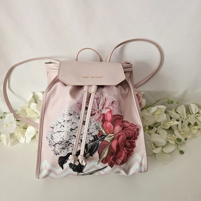 Mochila Ted Baker Floral Nylon Cordón Usada, Buen Estado. Foto 1 de 4