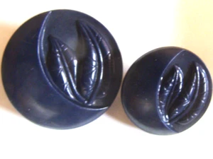 Vtg Botanical Blue Leaf Mother/Daughter Plastic Button Lot Colt (?) 1 1/16" 3/4" - Picture 1 of 2