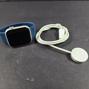 Apple Watch Series 7 45MM A2474 Aluminum + Ceramic Case GPS only - Sport Band(4) - Photo 1 sur 5