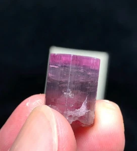 Cristallo di tormalina tricolore terminato naturale 6 grammi - Foto 1 di 1