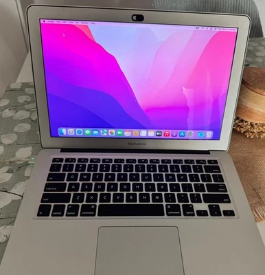 Apple MacBook Air 13 Zoll 2017 (128GB SSD - Intel Core i5 bis 2,90GHz - 8GB RAM) - Bild 1 von 4
