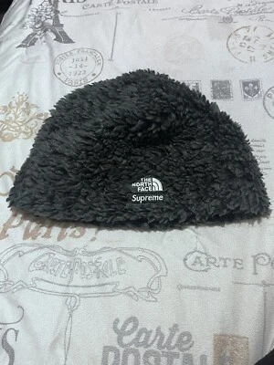Gorro polar liso gris North Face X Supreme Foto 1 de 2