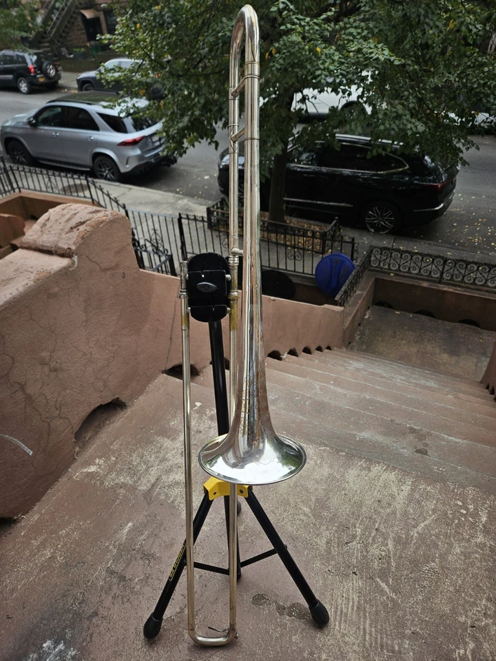 Trombón tenor Beuscher Silver Bb 1909 con estuche nuevo y accesorios Foto 1 de 4