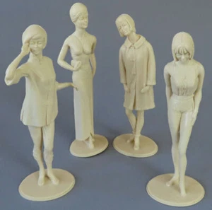 Lot 4 Vintage 1964 MARX Figures CAMPUS CUTIES * On the BEACH Dinner for Two ++ - Picture 1 of 7