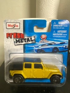 Lote de vehículos fundidos a presión amarillos Jeep Wrangler Unlimited Maisto 2015 - Imagen 1 de 2