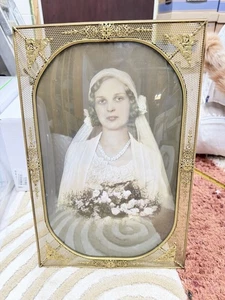 Antiker verzierter goldener Metallrahmen mit Bubble Glas und schöner Braut Unikat - Bild 1 von 10