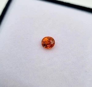 Natural 0.95Ct Spessartine Garnet gemstone, Oval cut, 5.3x4.8x4mm - Picture 1 of 4