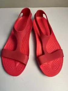 Women's Crocs Serena T-Strap Iconic Comfort size 8, color hot pink NEW - Picture 1 of 4