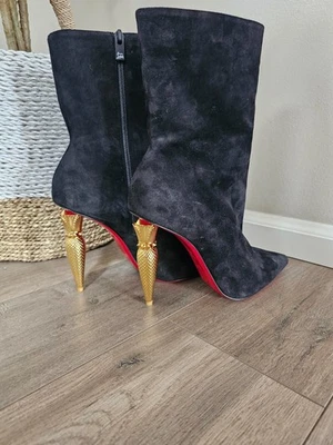 Never worn! Christian Louboutin Black Suede Lipbooty 40.5 - Image 1 of 4
