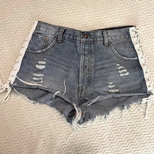 Twelve Lace Up Side Button Fly Cut Off Jean Shorts Damen M Festival Blue Denim - Bild 1 von 7