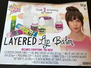 Bálsamo labial en capas Just My Style 11 PIEZAS 3 bálsamos labiales brillantes apilador de lápiz labial - Imagen 1 de 10