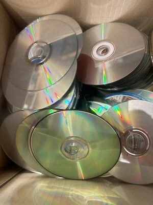 500 Stück CDs und DVDs zum Basteln oder Deko - Bild 1 von 2