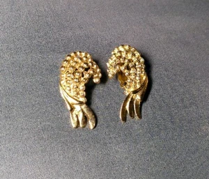 Goldfarbene Garnelenschwanz Clip-On Ohrringe - Bild 1 von 5