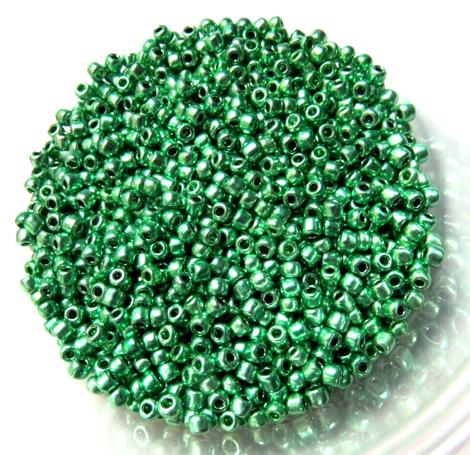 11/0 LOOSE ~ METALLIC MINT GREEN ~ 20 GRAMS ~ GLASS SEED BEADS - Image 1 of 1