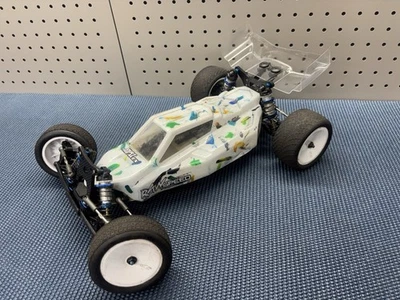 Team Associated B6.3 - Image 1 of 4