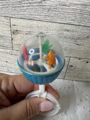 Sonajero giratorio de plástico vintage para bebé con elfos/Santa - 5,5" x 2" Foto 1 de 3